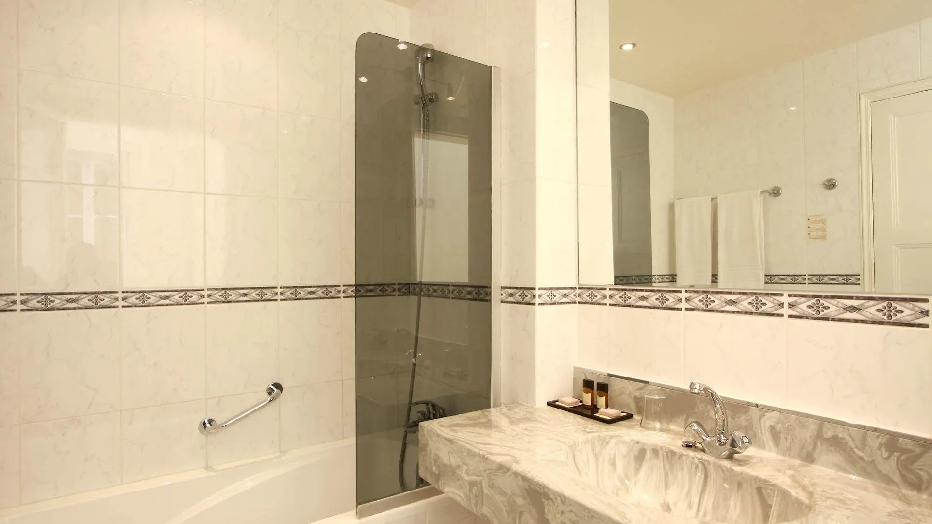Hotel Du Pre 3*